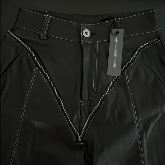 Maniere de Voir adjustable size faux leather - Picture 3 of 6